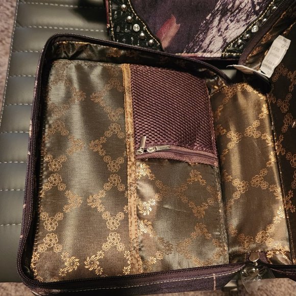 Brand New Mossy Oak Studded Bible Covers (1 Available) - Picture 14 of 16